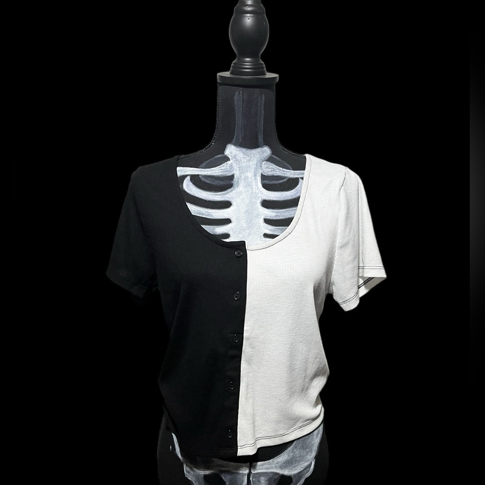 THORN AND FABLE Hot Topic Black and White Button up Top
